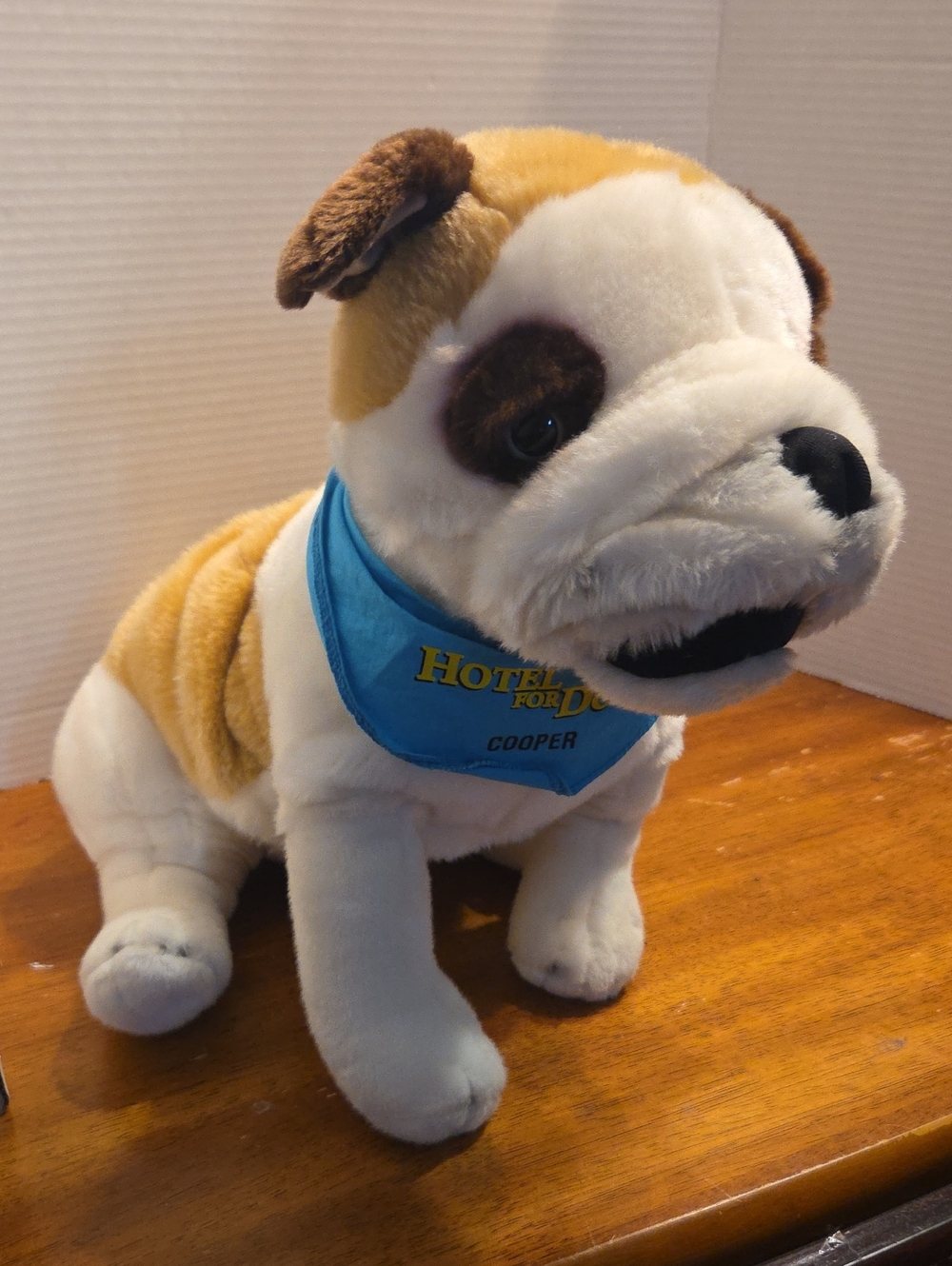 2008 Dreamworks HOTEL FOR DOGS 14" Plush COOPER Bulldog Large Stuffed Animal Toy